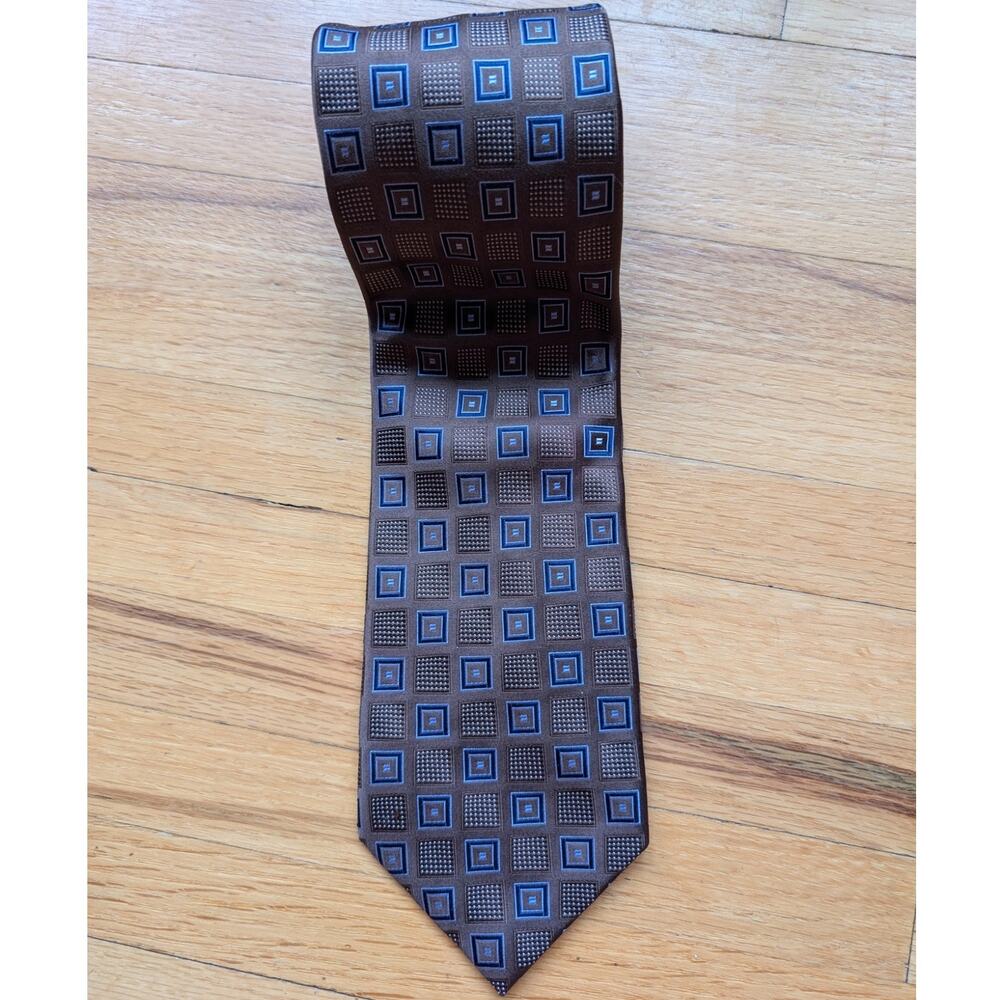 Donald J. Trump President Signature Collection geometric silk tie brown blue